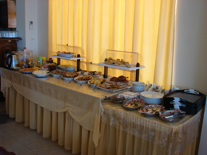 Food & Drinks 5, Petit Palais, Peloponnese
