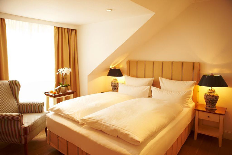 Bedroom 4, Romantik Hotel Fuchsbau, Ostholstein