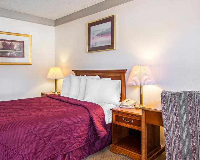 Bedroom 1, Value Lodge Inn, Delta