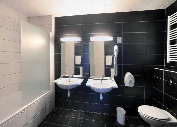 Bathroom 4, Gloria & Avenue, Hautes-Pyrénées