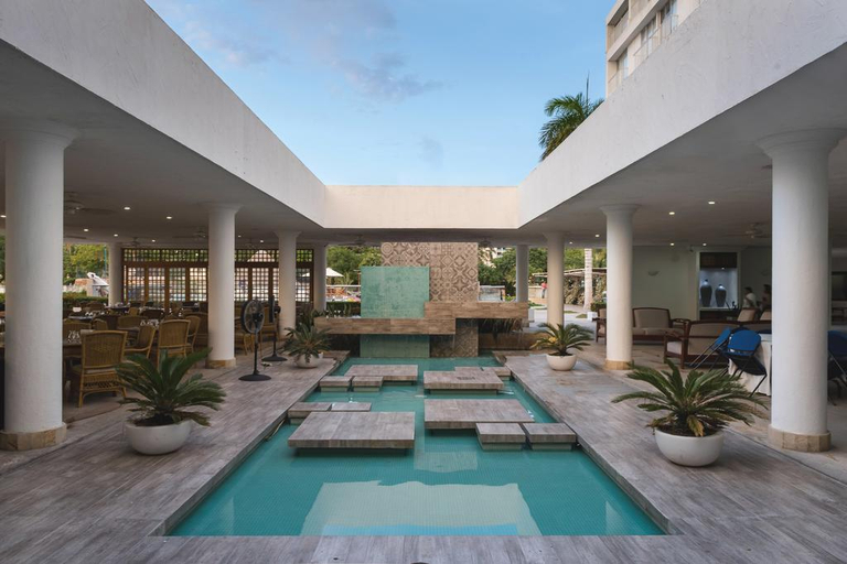 Public Area, Tamaca Beach Resort, Santa Marta (Dist. Esp.)