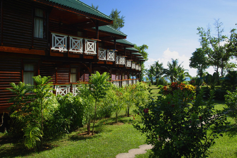 Exterior & Views