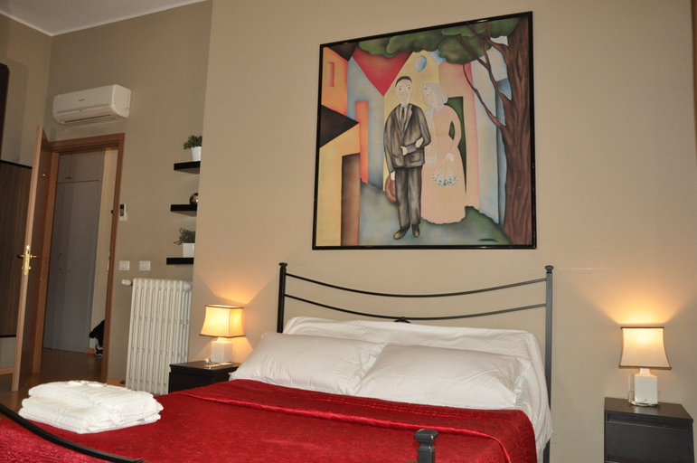 Bedroom 2, Romerooms Cola di Rienzo, Rome