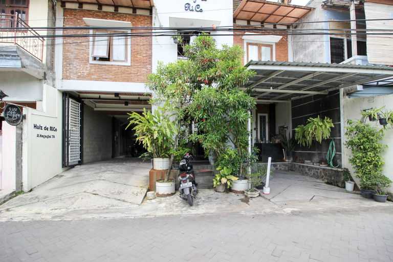 Exterior & Views 1, RedDoorz Syariah near UIN Yogyakarta, Sleman