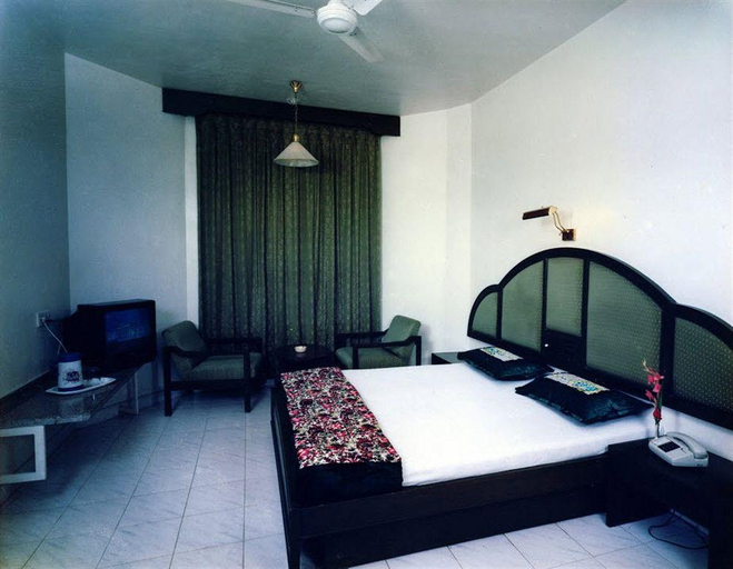 Bedroom 3, Ashish Plaza, Pune