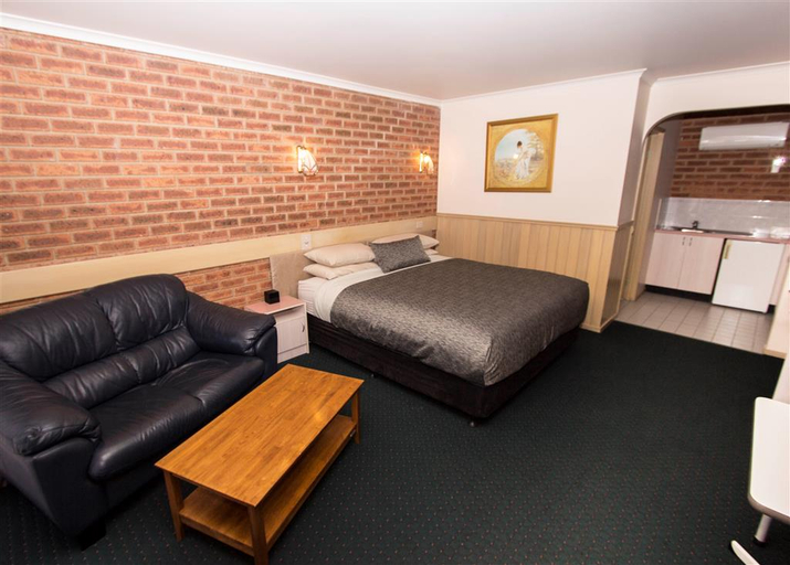 Others 5, Colonial Motor Inn Bairnsdale, E. Gippsland - Bairnsdale