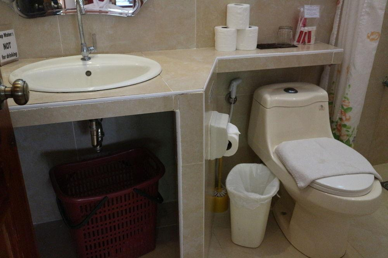 Bathroom, Nigi Nigi Nu Noos Beach Resort, Malay