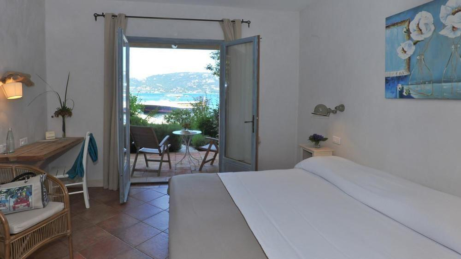 Bedroom 4, Le Goeland Hotel, Corse-du-Sud
