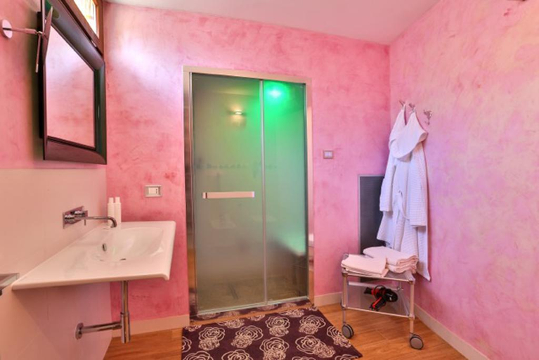Bathroom 5, Monteforte Resort, Lecce