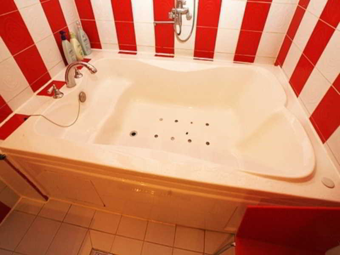 Bathroom, Sinchon D, Seodaemun