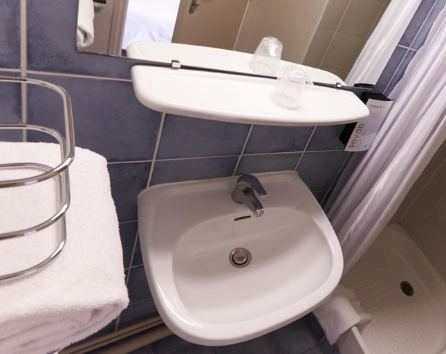 Bathroom 4, KYRIAD DIRECT LE BOURGET - Gonesse, Val-d'Oise