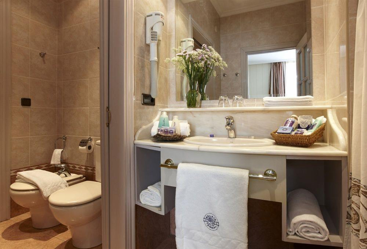 Bathroom 4, Balneario de Cestona, Guipúzcoa