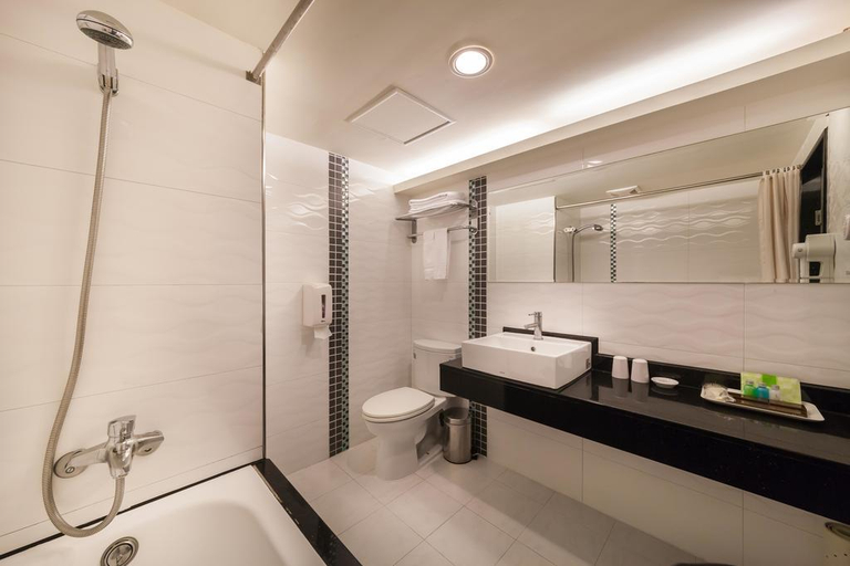 Bathroom 2, Ferrary Hotel, Taipei City
