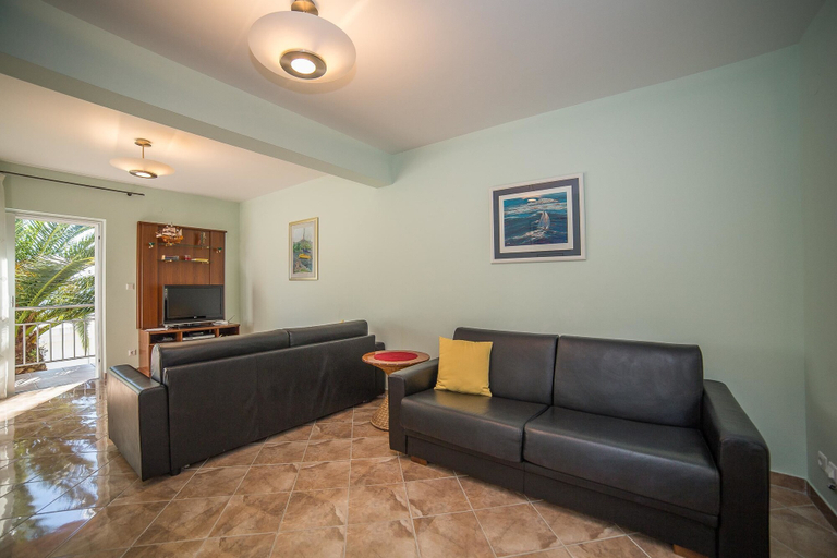 Public Area 3, Apartments The Palms, Okrug