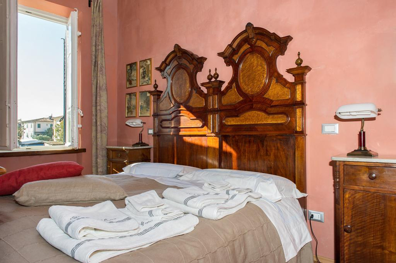 Bedroom 2, Al Porto di Lucca B&B, Lucca