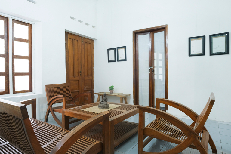 Public Area 2, OYO 287 Rumah Eyang, Yogyakarta