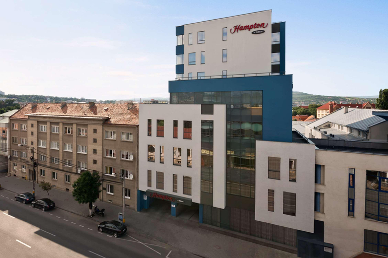 Exterior & Views