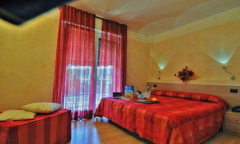 Bedroom 4, Hotel Savoia, Udine