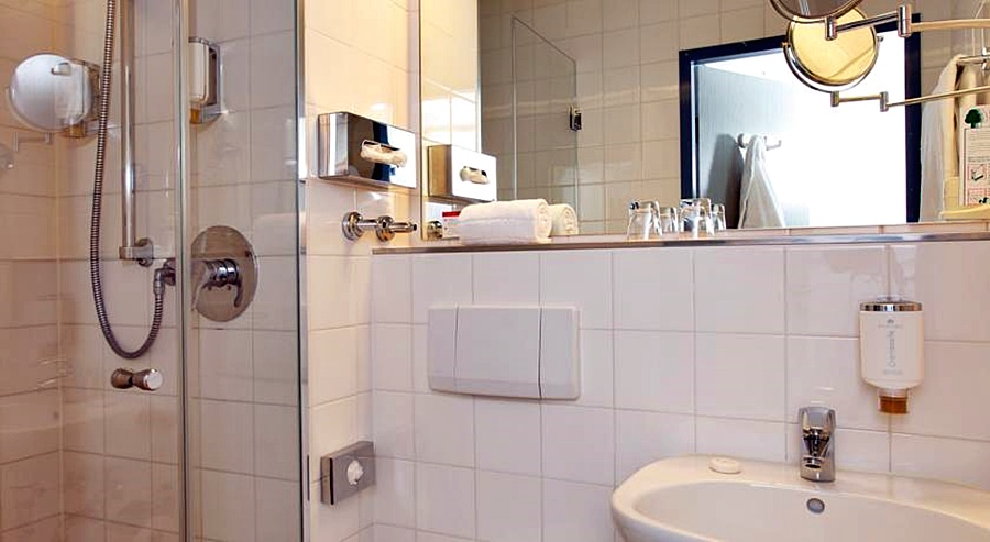 Bathroom 5, H+ Hotel Frankfurt Airport West, Main-Taunus-Kreis