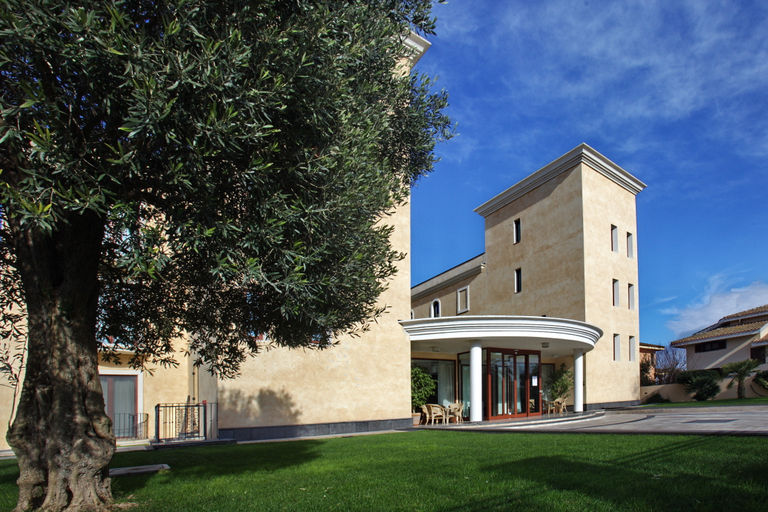 Exterior & Views 1, Hotel Le Torri, Oristano