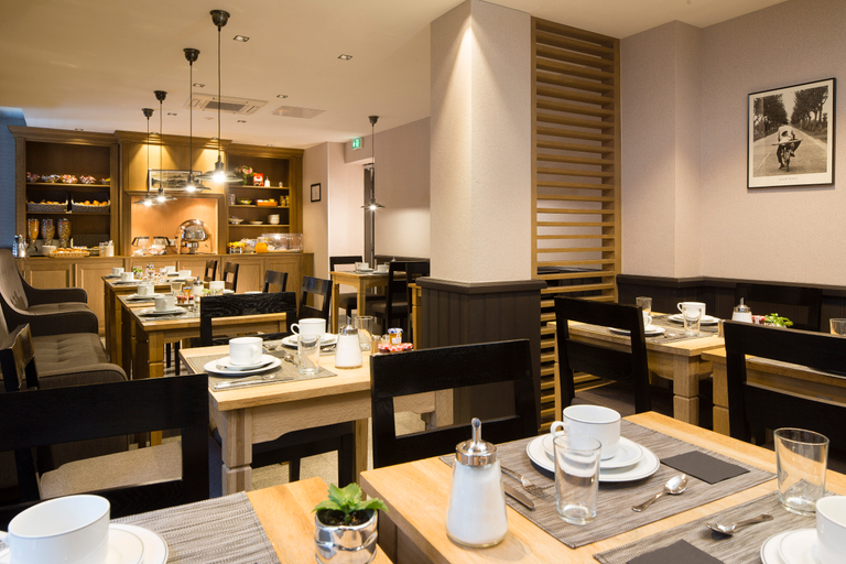Food & Drinks 5, Albert 1er, Paris