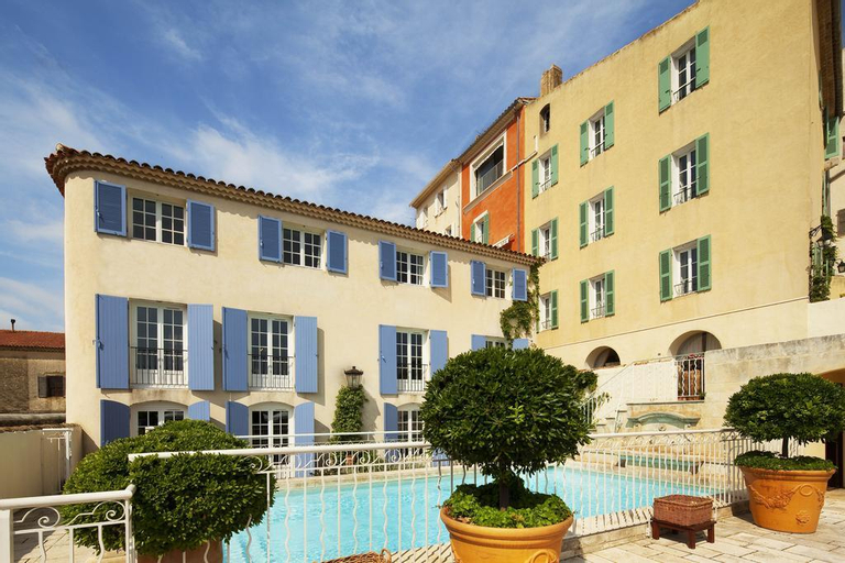 Exterior & Views 18