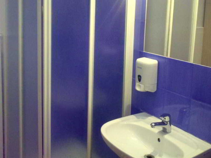 Bathroom 5, Hotel Paola, Florence