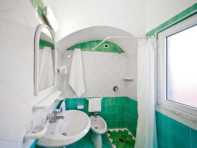 Bathroom 5, Villa Svizzera, Napoli