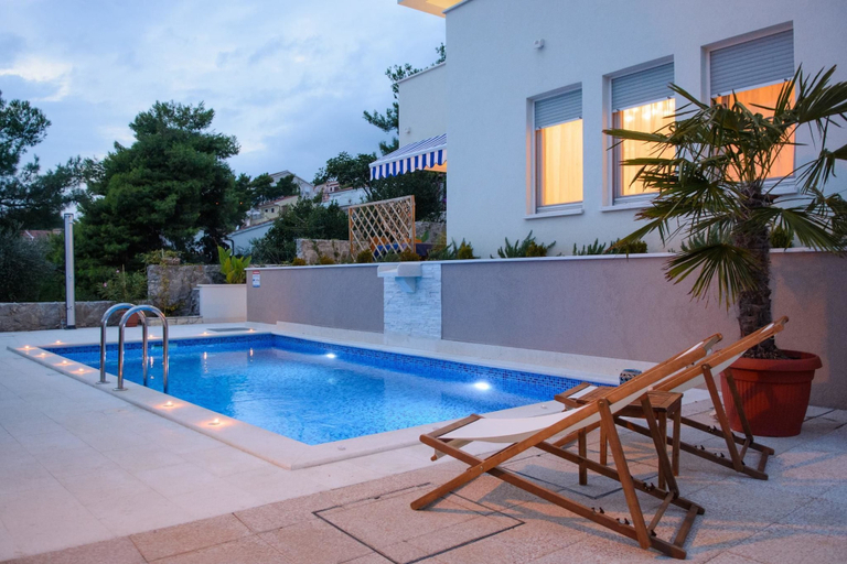 Sport & Beauty 5, Apartments Villa Aurora 4, Okrug