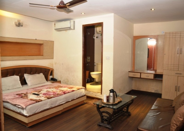 Bedroom 4, Splash Hotel, Delhi