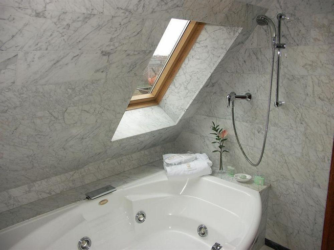 Bathroom 4, Hotel Podewils in Gdansk, Gdańsk City