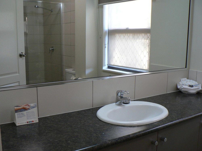 Bathroom 3, Prince of Wales Motor Inn, Wagga Wagga - Pt A