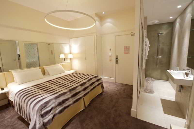 Bathroom 4, Le Cesar Hotel, Seine-et-Marne