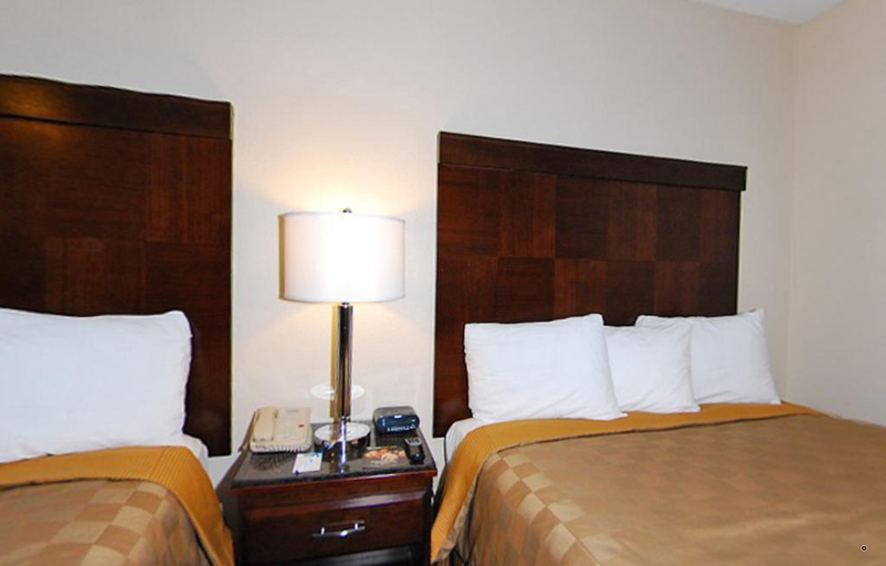 Bedroom 4, California Inn and Suites Bakersfield, Kern