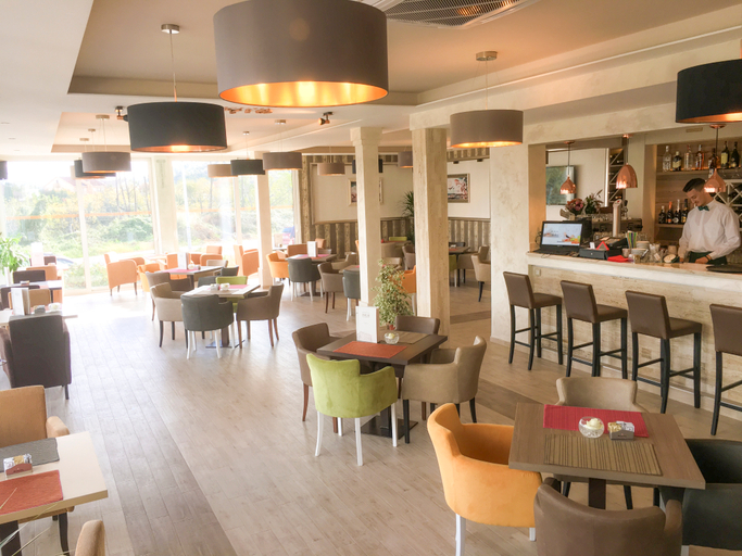 Food & Drinks 5, Hotel Philia