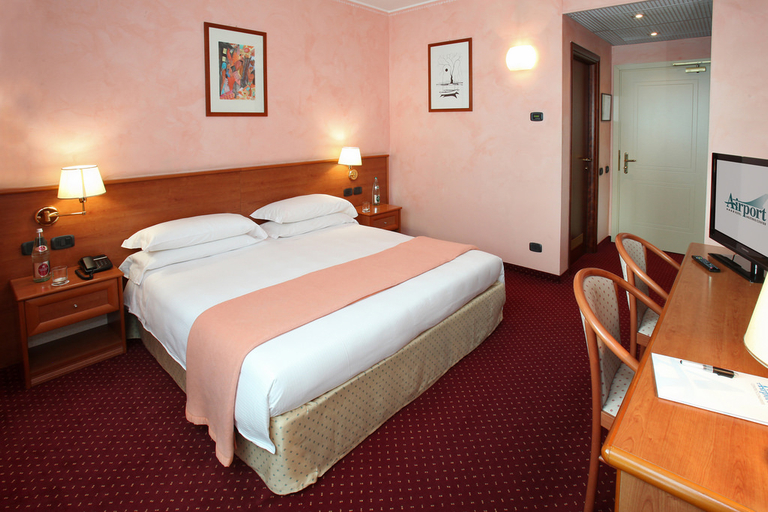 Bedroom 2, Airport Hotel, Bergamo