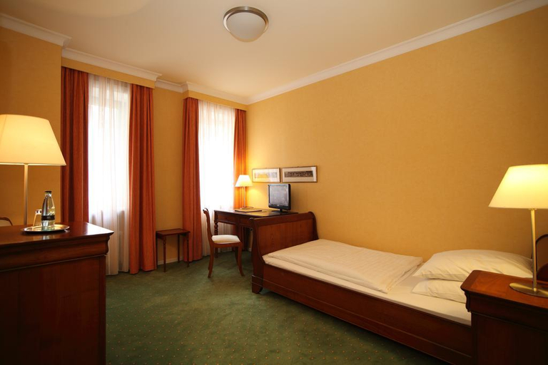 Bedroom 4, Hotel Alster-Hof, Hamburg