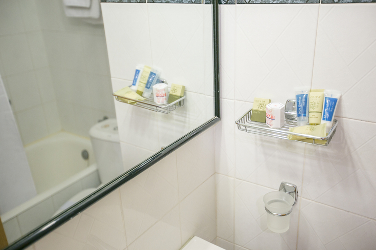 Bathroom 4, Tzaki Hotel & Restaurant, West Greece