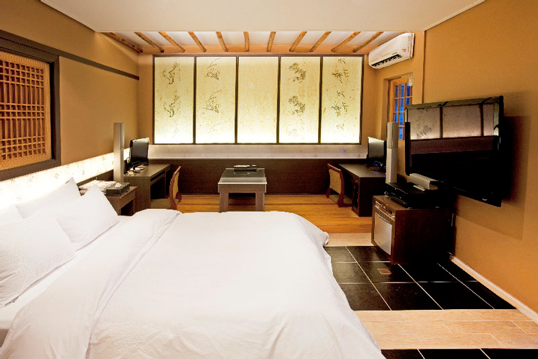 Film 37.2 Hotel, Gwang-jin