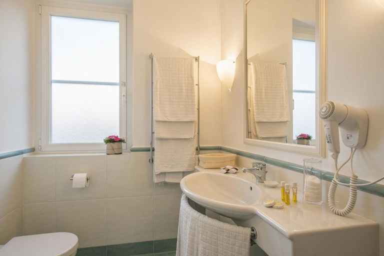 Bathroom 5, Villa degli Ulivi, Latina