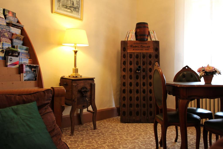 Exterior & Views 2, Hotel California, Allier
