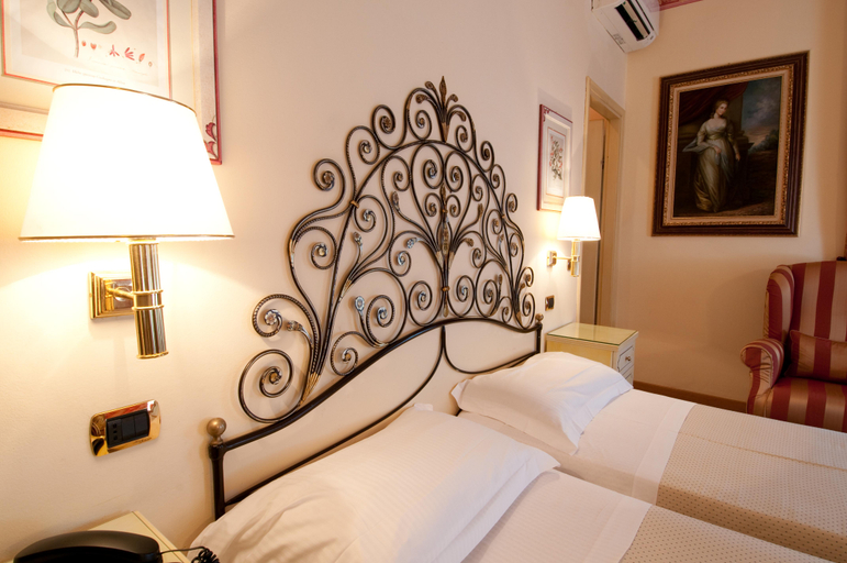 Bedroom 3, Hotel Jolanda, Genova