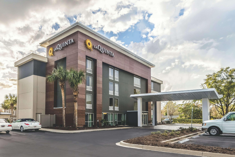 Exterior & Views 2, La Quinta Inn & Suites Myrtle Beach, Horry