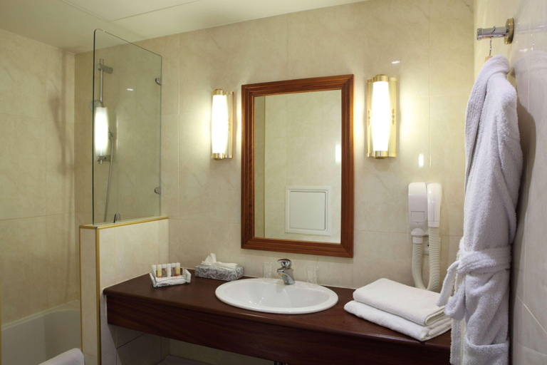 Bathroom 5, Amiral Hôtel, Paris