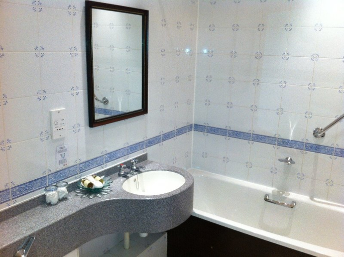 Bathroom, Bryn Howel Hotel, Denbighshire