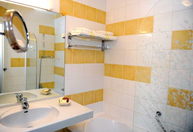 Bathroom, Relais Vert Hotel, Doubs
