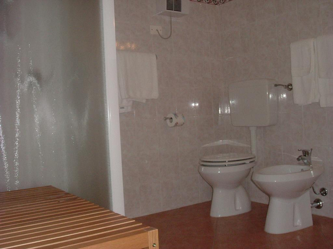 Bathroom 4, Hotel De Prati, Ferrara