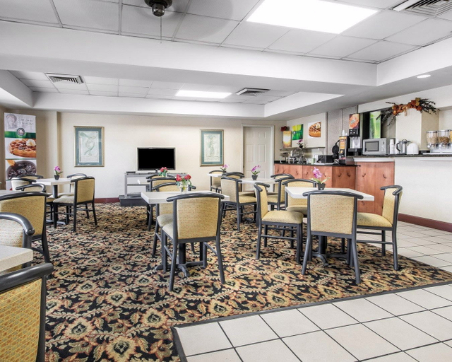 Public Area 3, Quality Inn Bowling Green, Warren