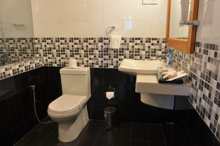 Bathroom, Amaara Sky Hotel, K.F.G. & G. Korale