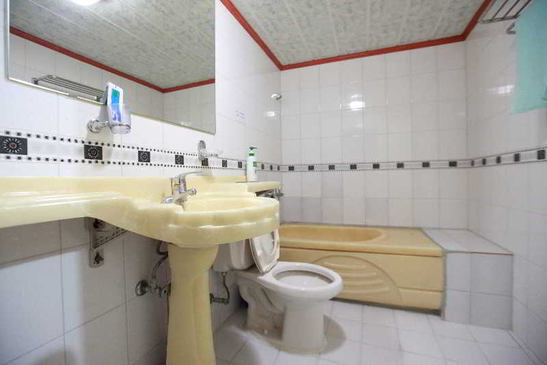 Bathroom, Busan Inn Motel, Dong